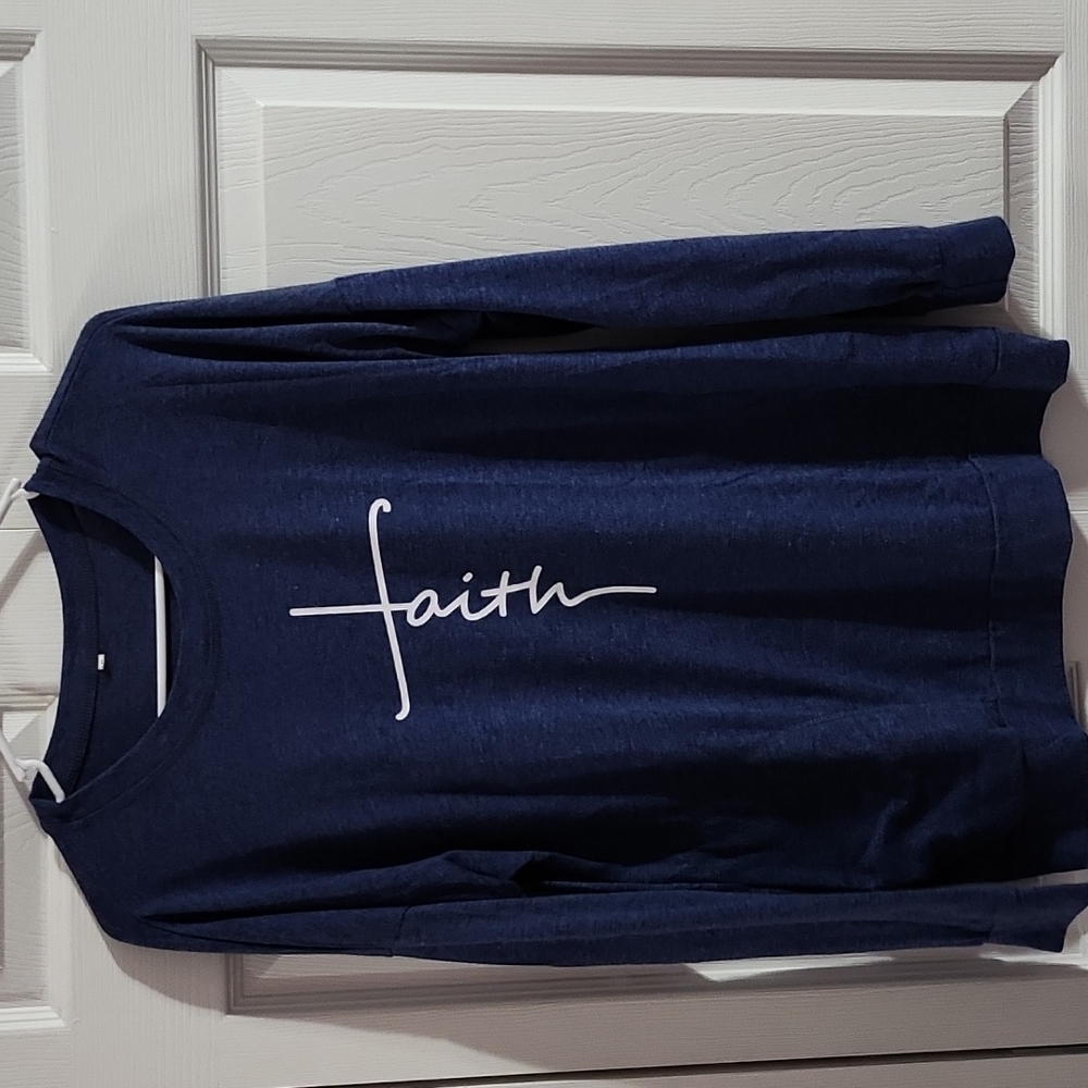 Long sleeve Faith t-shirt with pockets